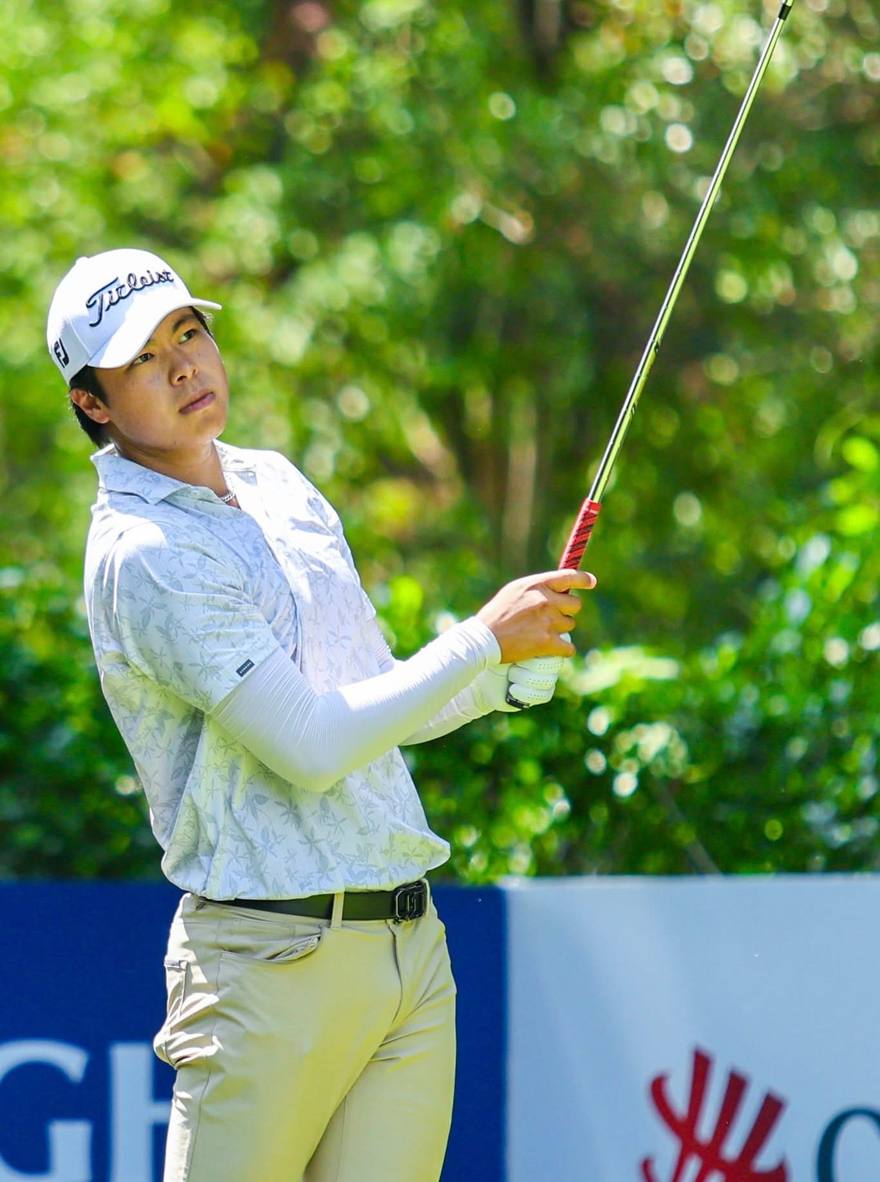 Richard Dou watching a tee shot in tournament play